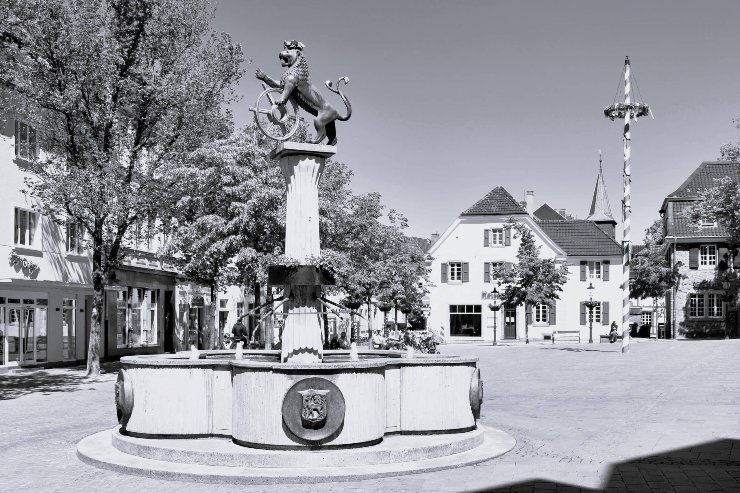 Chief of Staff (m/w/d) – Standort Ratingen, Blick auf den Löwenbrunnen am Marktplatz